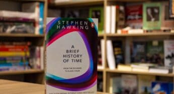 What Is a Brief History of Time by Stephen Hawking All About? 5 Most Captivating Details